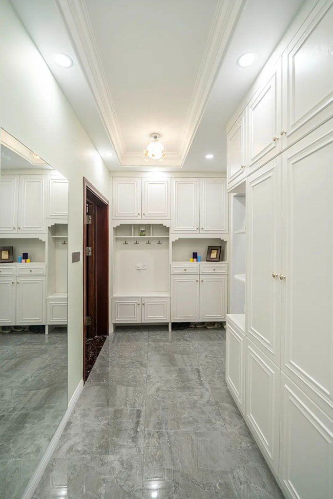 120㎡現代三居，飄窗與收納柜結合，打造實用起居臥室